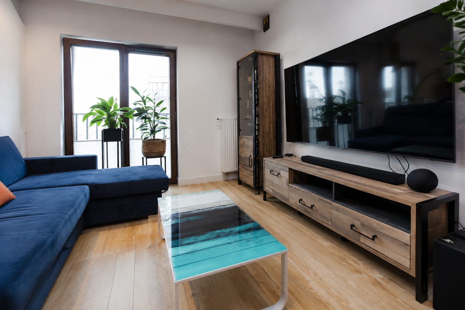Navy sofa, coffee table and television, apartment on Sierakowskiego in Praga-Północ, Warsaw